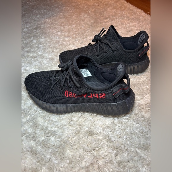 Yeezy Boost 350 V2 ‘bred’ - Picture 3 of 10